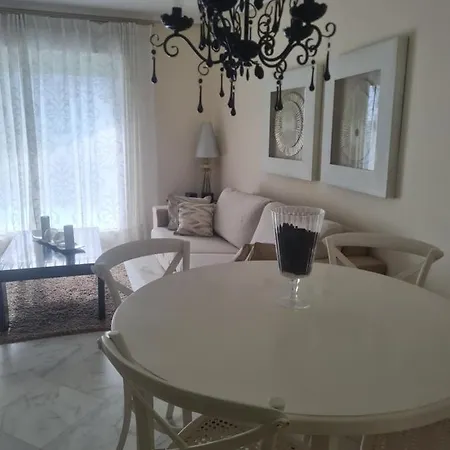 Apartment Elegant 2-bedroom In Benidorm With Private Pool And Scenic Garden Views Cala de Finestrat