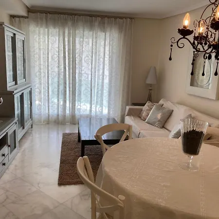 Apartment Elegant 2-bedroom In Benidorm With Private Pool And Scenic Garden Views Cala de Finestrat