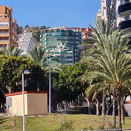 Elegant 2-bedroom In Benidorm With Private Pool And Scenic Garden Views 아파트 *