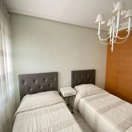 Elegant 2-bedroom In Benidorm With Private Pool And Scenic Garden Views 칼라 데 피네스트라트